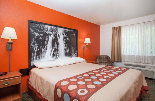 Cloverdale Hotel | Super 8 by Wyndham Cloverdale Wine Country