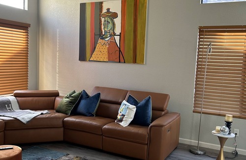 Garden Lake Manor House | Super Bowl weekend stay just 5 minutes away from Cardinal stadium .