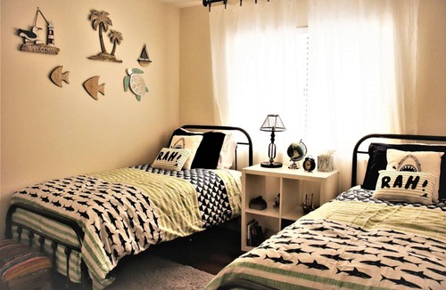 Green Valley House | SVS: 4 Bedroom Henderson Home with Pool Table & Mini Golf