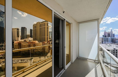 Las Vegas Apartment | SVS: Strip View Studio | Private Balcony | Pool & Gym | Signature at MGM