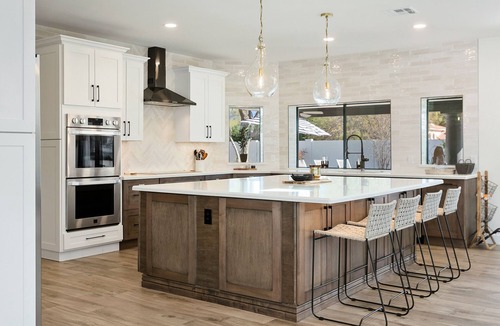 Sunrise Estates House | SWSS 6BR Luxury Group Retreat | Chef's Kitchen, Pool, Pickleball & Putting Green