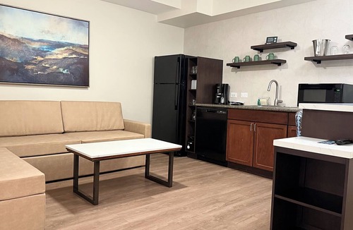 Las Vegas Resort | Tahiti Village Resort – 1BR Condo with Tropical Pool Oasis