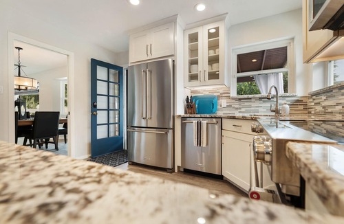 The Lakes House | Tempe Lakes VACATION SPECIAL! Heated Pool, Spa, Pickleball, Gym + Near ASU