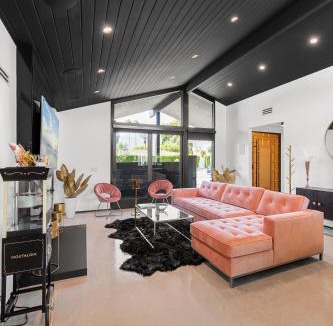 Palm Springs House | THE BANK Mid-Century Luxury Resort Palm Springs