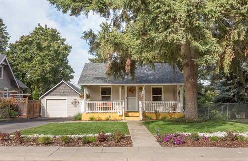 South Perry District Cottage | The Beehive - A charming cottage in the Perry District