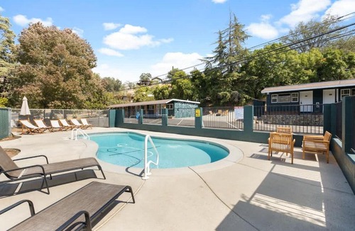 Three Rivers Apartment | The Belle Sequoia Motel RM9