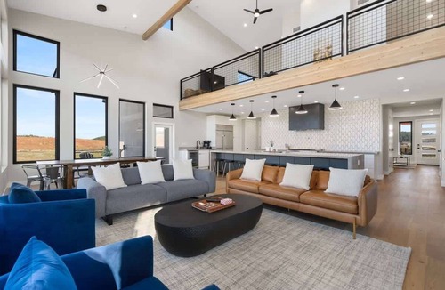 Fort Valley House | The Bluebird Flagstaff, Jacuzzi, Sleeps 26