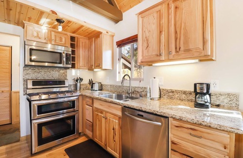 Moonridge Cabin | The Bunk House by Destination Big Bear : Slope Views!Propane BBQ! Internet! Gas Fireplace!