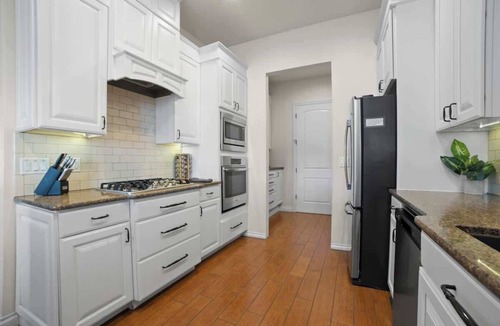Page House | The Cliff Dweller - 3400sf, 50-Mile Views, Hot Tub
