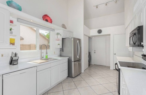 Val Vista Lakes House | The comfortable 3BR home is furnished with outdoor pool minutes away golf course