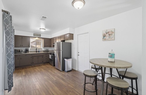 Tulare House | The Cozy Rustic Sequoia Wi-Fi & 2 Garage