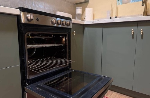 Clarkdale House | The Garden Escape – Charming Home with Parking & Garden