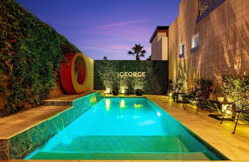 South Scottsdale House | The George – Exclusive micro-hotel in Old Town Scottsdale w/TrackMan Golf Simulator
