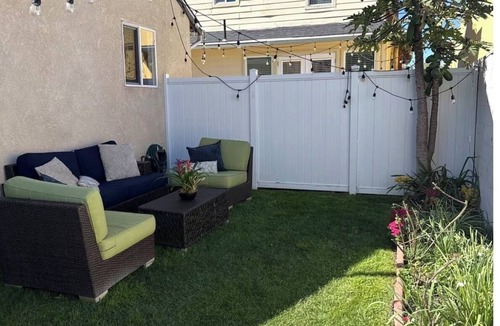 Lomita House | The Hidden Gem 2BR,private entry, yard, parking, Near Beach,Dining,Shops,Cinema
