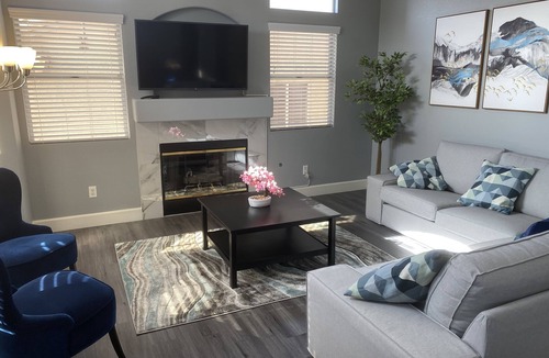 Foothills House | The home features: pool, hot tub and pool table. STR19-00109