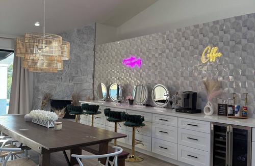 Buenavante House | The Iconic Selfie in Scottsdale Home comes with Free VIP experience in Old Town!