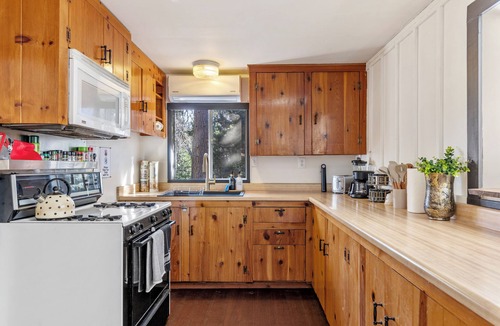 Alta Sierra Cabin | The Little Cabin - Cozy and Minutes to Ski Resort