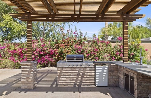 Raskin Estates House | The Redfield House
