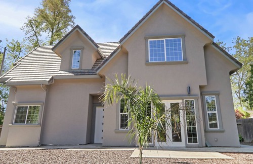 Central Davis House | The Salma Plan: 4BR, 3.5BA, 2600 Sq Ft, Near Campus