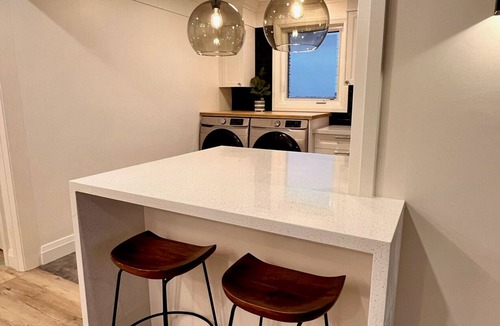 Brampton House | The Split - A Chic and Comfortable Pad to Work or Play - Family and Pet Friendly