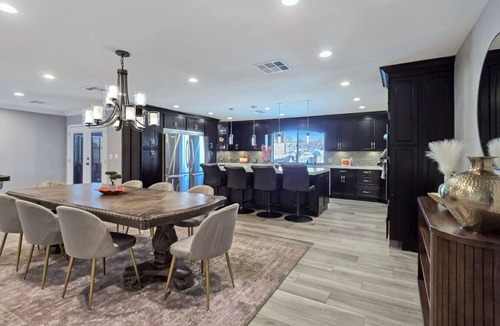 Spring Valley House | The Strip Escape | Private Pool ,BBQ & Fireplace!