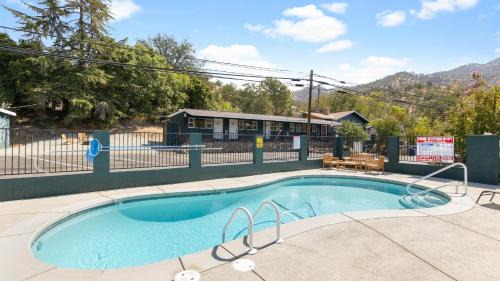Three Rivers House | The Tokopah Sequoia Motel RM 1