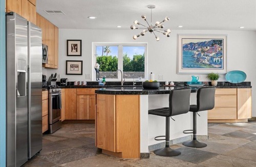 Tahquitz River Estates House | The Tranquil Oasis - Unwind in Style: Spacious Home with Fire Pit & Outdoor Lounge