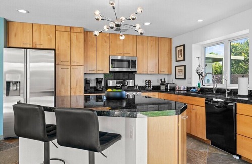 Tahquitz River Estates House | The Tranquil Oasis - Unwind in Style: Spacious Home with Fire Pit & Outdoor Lounge