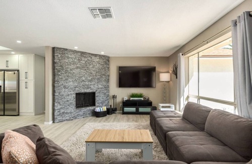 Paradise Valley Village House | The Valley View- Heated Pool/Hiking/Rooftop/Gym/WFH