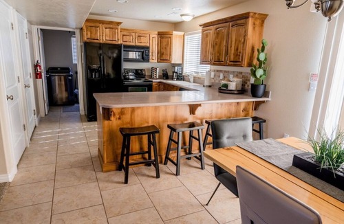 La Verkin House | The Watchman, Gateway to Zion - Hot Tub/Fire Pit