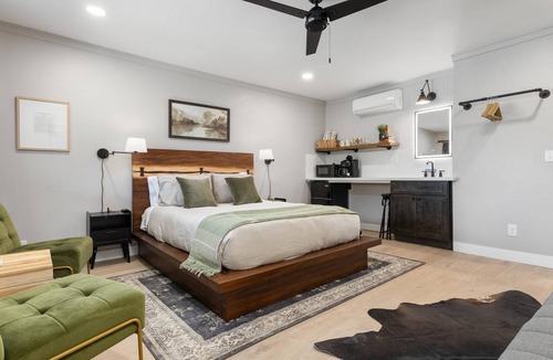 Three Rivers Hotel | The Whitney Room 7 Sequoia Motel - Mins to Park!
