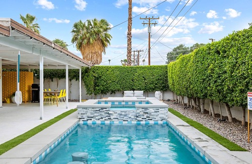Palm Springs House | The Yellow Retreat - Exclusive Cozy Escape & Pool, The Yellow Retreat 5BED/Pool/Spa/Swim-Up Bar