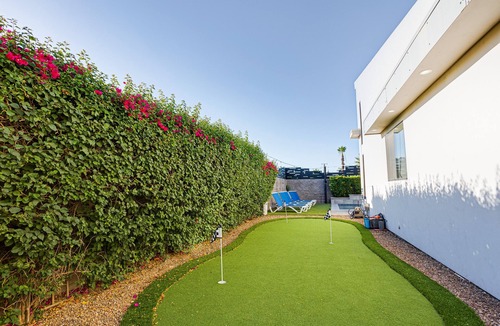 Southwest Village House | This house is a 4 bedroom(s), 4 bathrooms, located in Scottsdale, AZ.