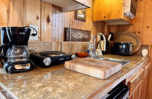 Chester Cabin | Tiny Cabin on the River (EV, Dog Friendly), Tiny Cabin on the River