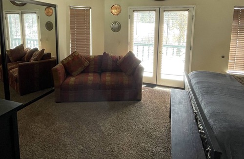 Patton House | Townhome in gated community. Indoor Pool and Jacuzzi. Village and Marina 1 mile.