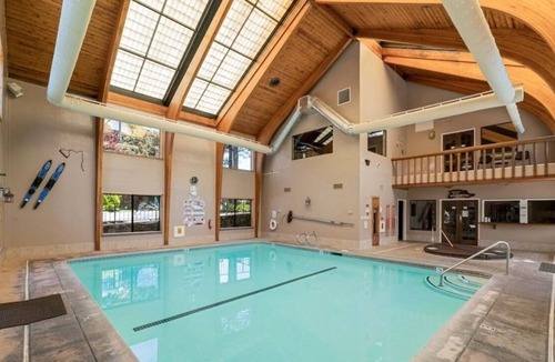 Patton House | Townhome in gated community. Indoor Pool and Jacuzzi. Village and Marina 1 mile.