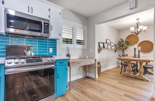Riviera - Westchester House | Tranquil 2-bedroom Downtown Westchester House with AC in Bakersfield