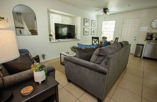 Three Rivers House | Tranquil Retreat 4 Miles to Park Entrance Walk to Dining BBQ Balcony