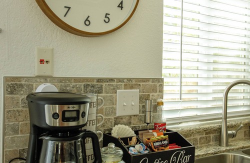 Three Rivers House | Tranquil Retreat 4 Miles to Park Entrance Walk to Dining BBQ Balcony