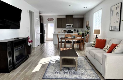 Las Vegas Apartment | Tranquil & Stylish ~ 5★ Location, ♛Queen Beds