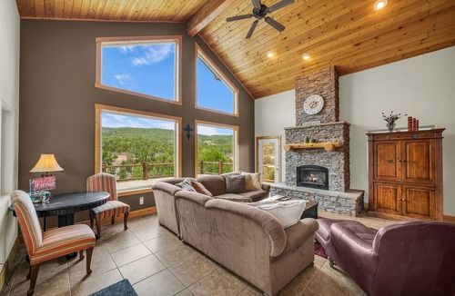 Zion National Park East Entrance House | Tranquility Cabin| Family-Friendly Zion Getaway