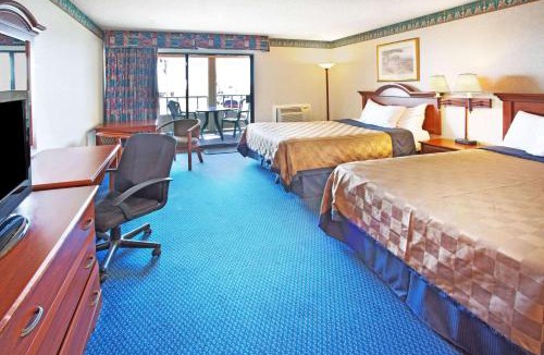 Sunset Beach Hotel | Travelodge by Wyndham Ocean Front