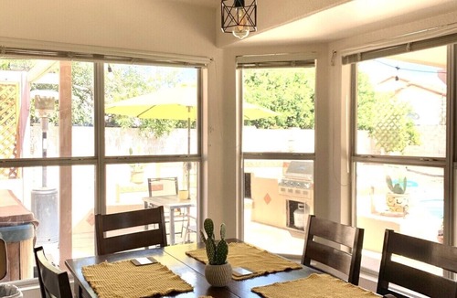 Glendale House | ☀️🌵Tropical Desert Oasis. HEATED Pool & Spa no charge. Private, large yard 🌴🏜
