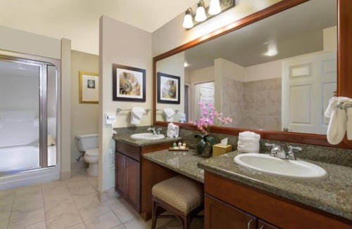 Las Vegas Resort | Tropical desert retreat at the south end of the Las Vegas Strip.