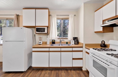 Big Bear Lake Cabin | Twin Pines Family Lakeside Cabin- Village Location
