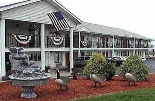 Branson Theater District Hotel | Twinkle Inn