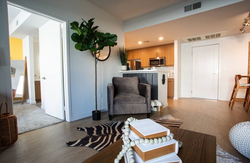 Hollywood Apartment | Two-Bedroom Hollywood Apartment with Rooftop Lounge and Indoor BBQ Pit
