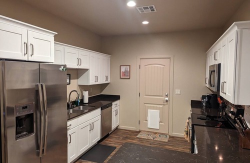 Greenehaven House | Two EnSuites Home Close to the Lake. Minutes to Wahweap Marina w/Boat Parking