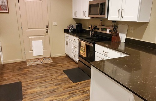 Greenehaven House | Two EnSuites Home Close to the Lake. Minutes to Wahweap Marina w/Boat Parking