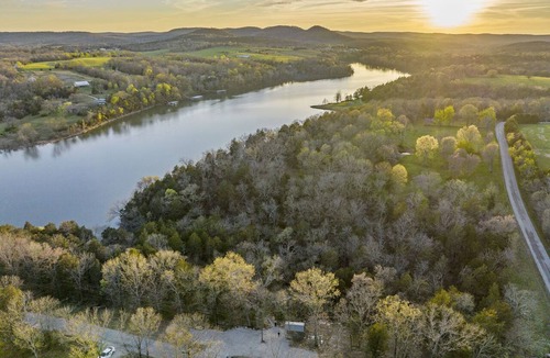 Eagle Rock House | Ultimate Fall Getaway - Firepit, Hot Tub, Trails
